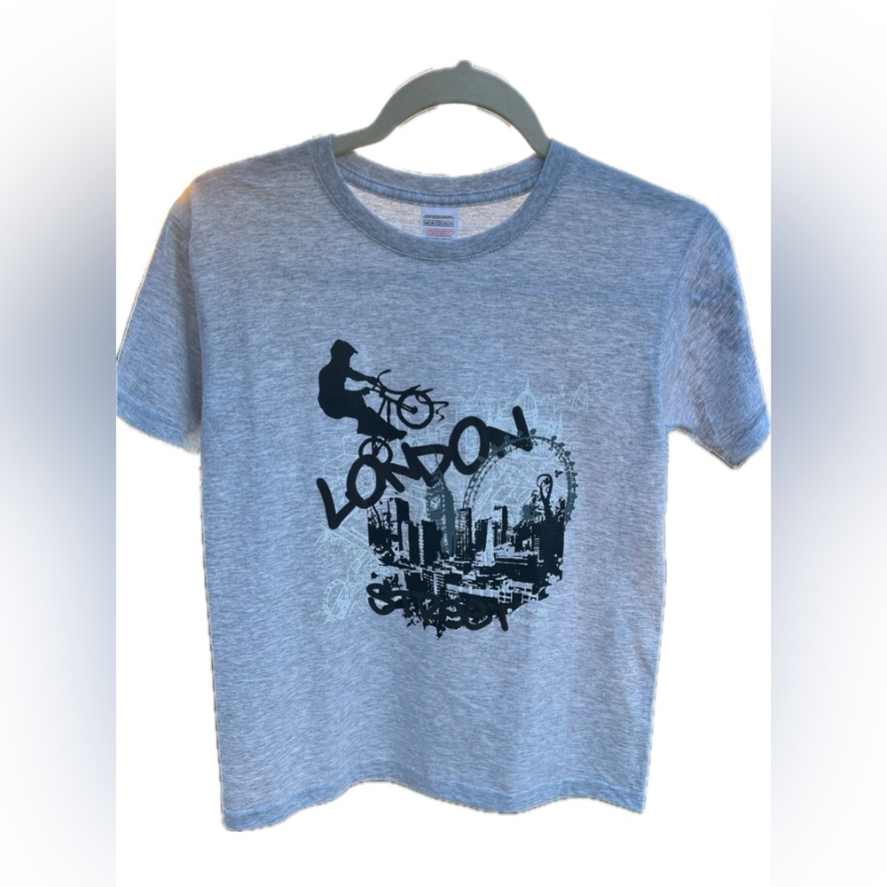 Boys London Short Sleeve T-Shirt, Gray/Black, Like New Condition,